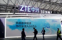 Ông Biden siết chặt các hạn chế với công ty Huawei, ZTE của Trung Quốc. Ảnh: REUTERS