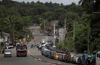 Sri Lanka: Nguồn dự trữ nhiên liệu sẽ chỉ còn đủ dùng trong khoảng 5 ngày. Ảnh: REUTERS
