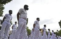 Thiếu ngoại tệ để nhập nhiên liệu, Sri Lanka đóng cửa các văn phòng chính phủ, trường học. Ảnh: AFP