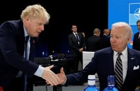 Tổng thống Mỹ Joe Biden (phải) và Thủ tướng Anh Boris Johnson. Ảnh: REUTERS