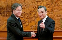 Ngoại trưởng Mỹ Antony Blinken (trái) và Bộ trưởng Ngoại giao Trung Quốc Vương Nghị. Ảnh: GETTY IMAGES