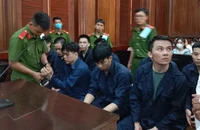 Xét xử nhóm bị cáo làm hàng ngàn giấy tờ giả do Bộ Công an triệt phá