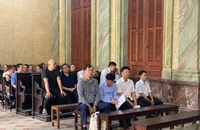 Cựu Giám đốc Chi nhánh VPĐKĐĐ cùng 6 cán bộ hầu toà vì cấp sai nhà đất công 