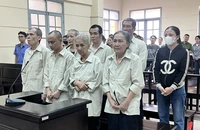 Nhóm người lớn tuổi dàn cảnh móc túi trên xe buýt ở TP.HCM lãnh án