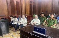 Tòa xét xử nhiều cựu cán bộ ngân hàng trong vụ án liên quan đến bị cáo Hứa Xường