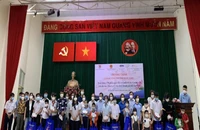 TP.HCM: Trao tặng 170 phần quà cho trẻ mồ côi do COVID-19