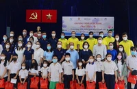 TP.HCM: Trao tặng 150 phần quà cho trẻ mồ côi do dịch COVID-19 