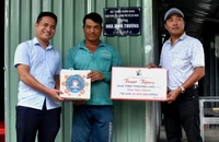 Mừng vì không còn phập phồng mưa dột, tốc mái nhà