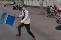 Thanh niên say rượu chặn xe cứu thương đang chở bệnh nhân