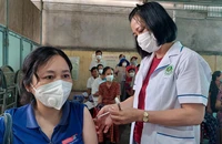 Tiêm vắc xin mũi 4 ngừa covid 19 cho người dân