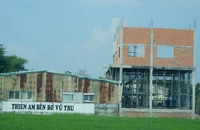 Lấy mẫu giám định ADN trẻ em và người lớn tại “ Tịnh thất bồng lai” để tiếp tục điều tra