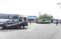 Trung tâm đăng kiểm quá tải, tài xế xếp hàng dài từ 3h sáng