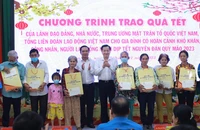 Phó thủ tướng Lê Minh Khái thăm, tặng quà tết tại tỉnh Long An