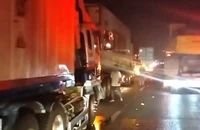Hiện trường vụ tai nạn 4 xe đầu kéo và chạm liên hoàn