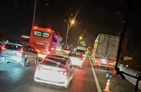 Đi xe máy lên cao tốc TP.HCM – Trung Lương, người đàn ông va chạm với xe đầu kéo trọng thương