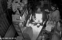 Camera ghi cảnh trộm đột nhập vào tiệm thuốc tây trộm tài sản