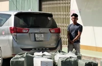 Bắt giữ người đàn ông dùng ô tô chở gần 9.000 bao thuốc lá lậu