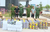 Vận chuyển thuê gần 1 tấn pháo lậu từ biên giới về TP.HCM thì bị bắt 
