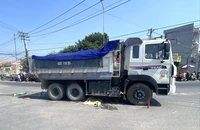 Va chạm với xe ben, người phụ nữ đi xe đạp điện tử vong
