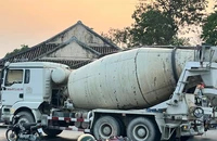 Va chạm với xe bồn, người phụ nữ đi xe máy nguy kịch