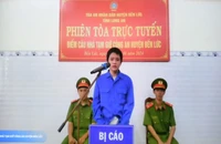 Lãnh án tù vì mang súng đi hù dọa