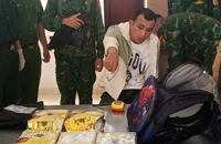 Nam thanh niên mang hơn 10 kg ma túy từ Campuchia về Việt Nam thì bị bắt