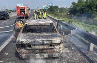 Ô tô mới mua lại 100 triệu đồng đang trên đường về thì nhà bốc cháy