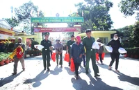 Ấm áp chương trình 'Xuân biên phòng ấm lòng dân bản' ở Long An