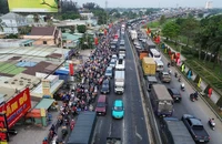Người dân ùn ùn kéo về miền Tây nghỉ Tết Nguyên đán 2025