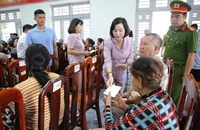 Phó Chủ tịch Quốc hội tặng 1.000 phần quà cho người có công ở Tây Ninh