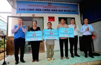 Đoàn công tác TP.HCM thăm, động viên cán bộ, chiến sĩ và nhân dân Côn Đảo