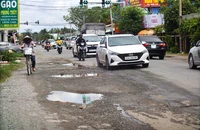 Người dân ven Quốc lộ 62: “Xin đừng chấp vá nữa”