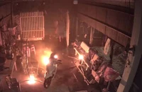 Tưới xăng châm lửa sau mâu thuẫn tình cảm, hai người nguy kịch