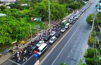 Mùng 5 Tết, dòng xe từ miền Tây trở lại TP.HCM, khiến Quốc lộ 1 quá tải