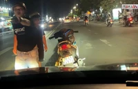 Chặn đầu taxi sau va chạm, người đàn ông bị CSGT Tây Ninh xử phạt
