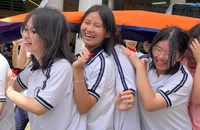 Học sinh trường THPT Chuyên Trần Đại Nghĩa tham gia trò chơi vào ngày khai giảng năm học 2023-2024.