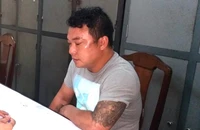 Chủ nợ chém người thân của con nợ ra đầu thú