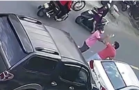 Người đàn ông chạy ô tô tông xe đang đậu còn đánh nạn nhân