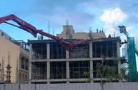 Vụ sập cần cẩu có vòi bơm bê tông: Thêm 1 người tử vong