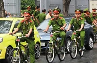 Đà Nẵng: Công an không còn đạp xe tuần tra, mang tặng lại học sinh