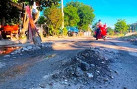 Đà Nẵng: Đường kiểu mẫu ở khu dân cư bị xe ben làm hư hỏng