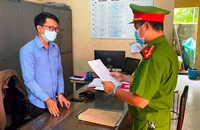Bắt nhân viên ngân hàng hướng dẫn vay rồi chiếm đoạt tiền của khách