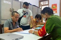 911 dừng xe kiểm tra, phát hiện kẻ lừa đảo qua mạng