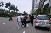 Công an thông tin vụ nhóm người đi xe Lexus giật điện thoại ở Đà Nẵng