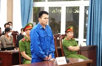 Mua xăng đốt nhà con nợ vì tức con nợ chây ì