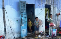 Người mẹ trong 'gia đình rất khác' ở Đà Nẵng đã có giấy khai sinh