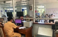 Cả buổi chỉ bấm được 1 biển số trong ngày đầu đăng ký xe định danh