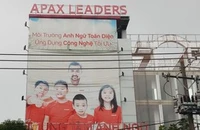 Phụ huynh Apax Leaders mong sớm được trả lại tiền