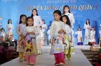 Hàng nghìn người tham dự hội thi Duyên dáng Áo dài 