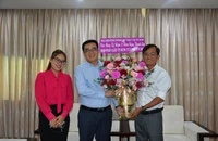 Đại diện Văn phòng Bộ TT&TT tại TP.HCM đến chúc mừng báo Pháp Luật TP.HCM